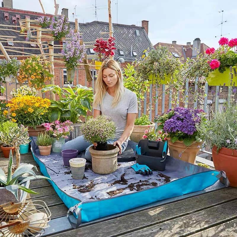 Gartenarbeit Umpflanzen von Topfkissen