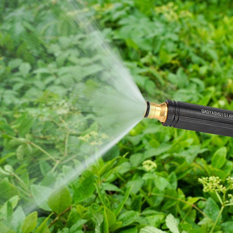 Gartenschlauchsprinkler mit verstellbarer Metalldüse